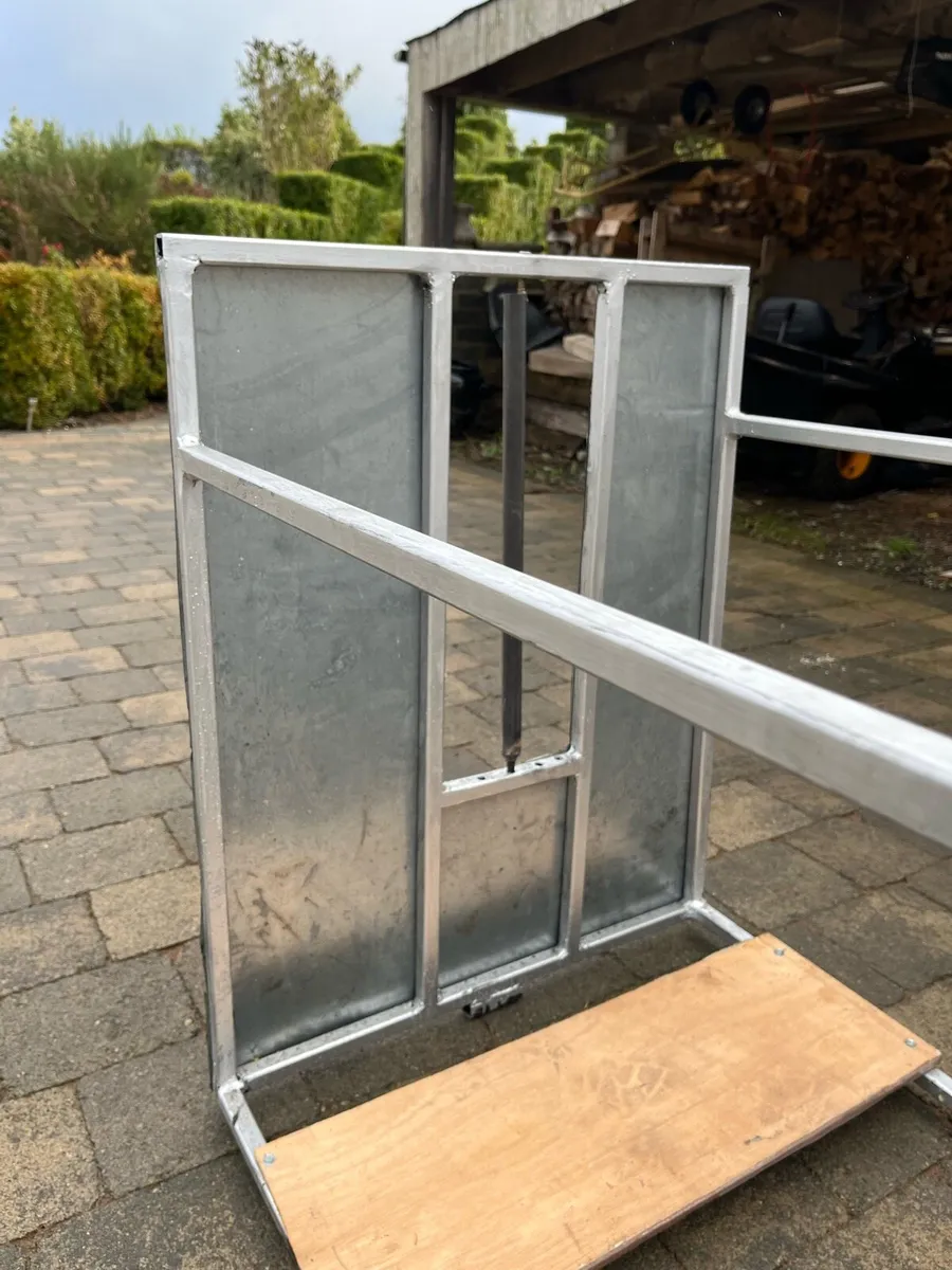 Sheep/lamb fostering crate - Image 2