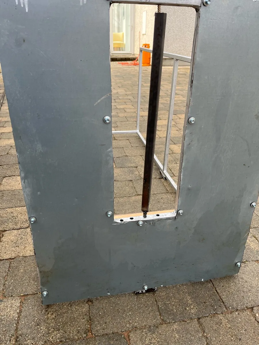 Sheep/lamb fostering crate - Image 4