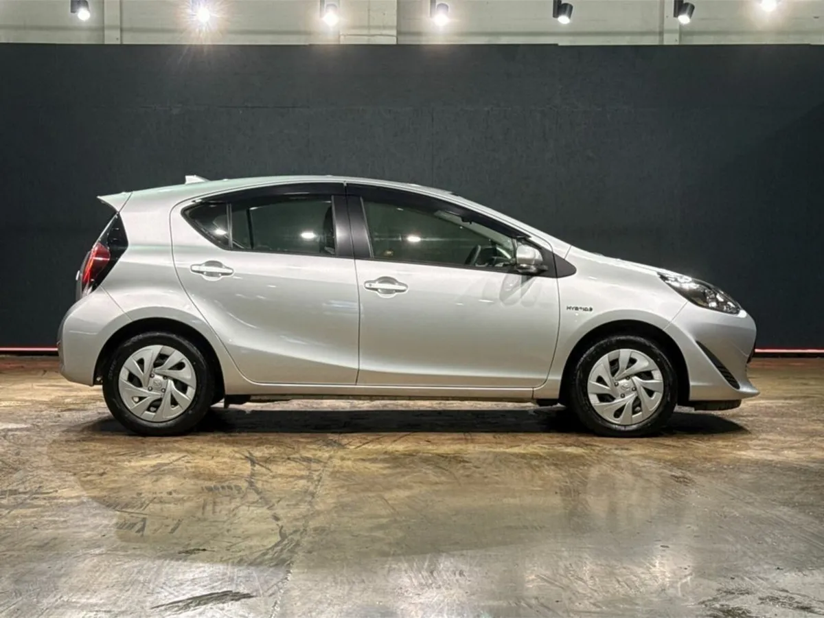 Toyota Aqua HYBRID 1.5L AUTOMATIC - HEATING/AC CON - Image 3