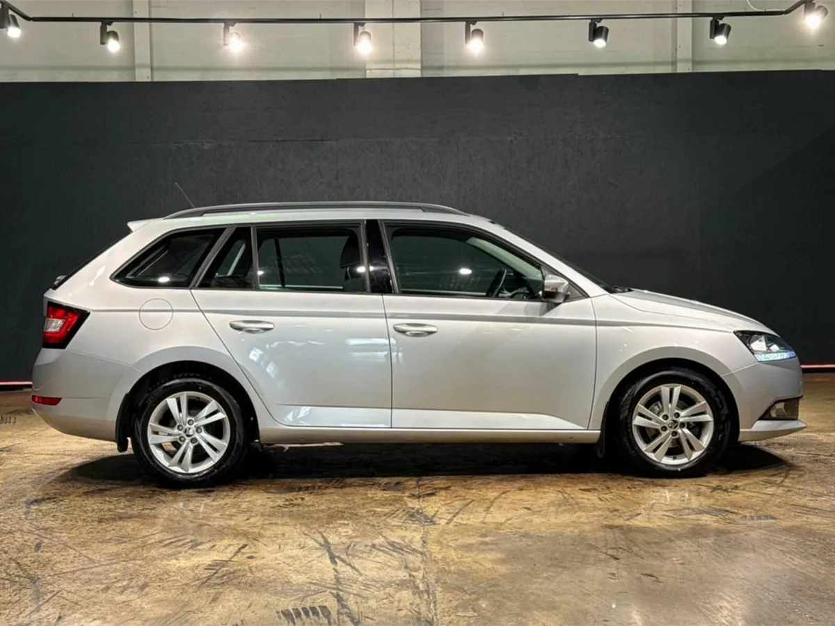 Skoda Fabia 1.0 TSI - PARKING SENSORS - STEERING W - Image 3