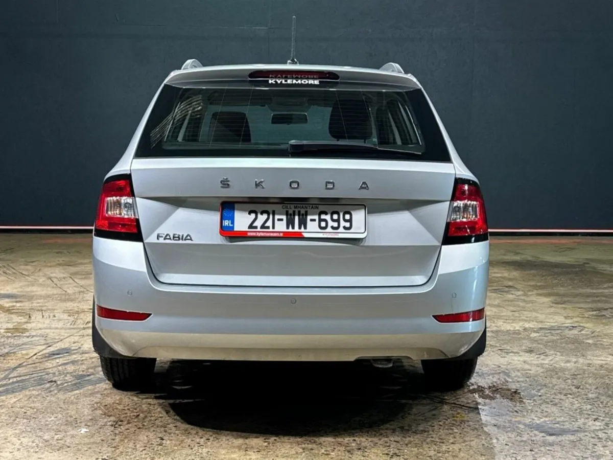 Skoda Fabia 1.0 TSI - PARKING SENSORS - STEERING W - Image 4