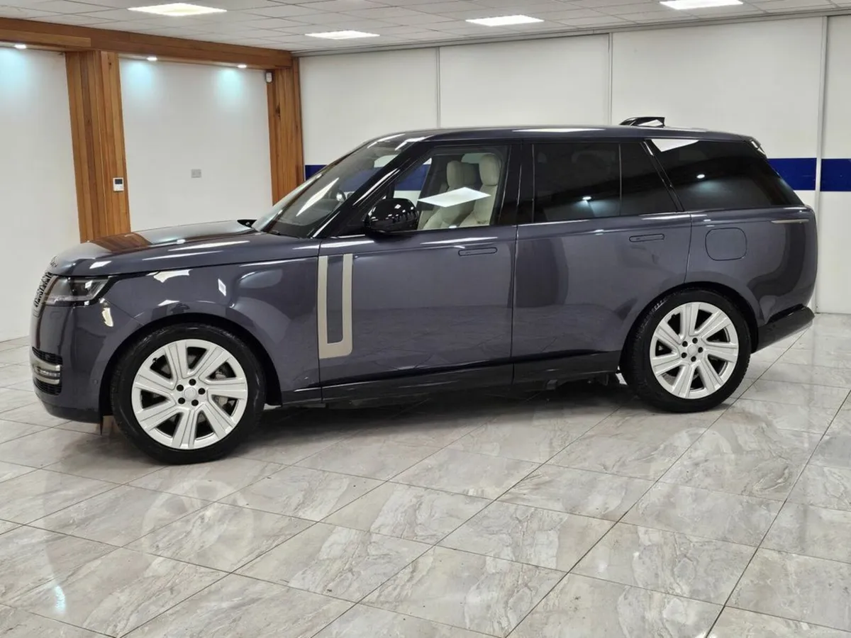 Land Rover Range Rover HSE MODEL - Image 3