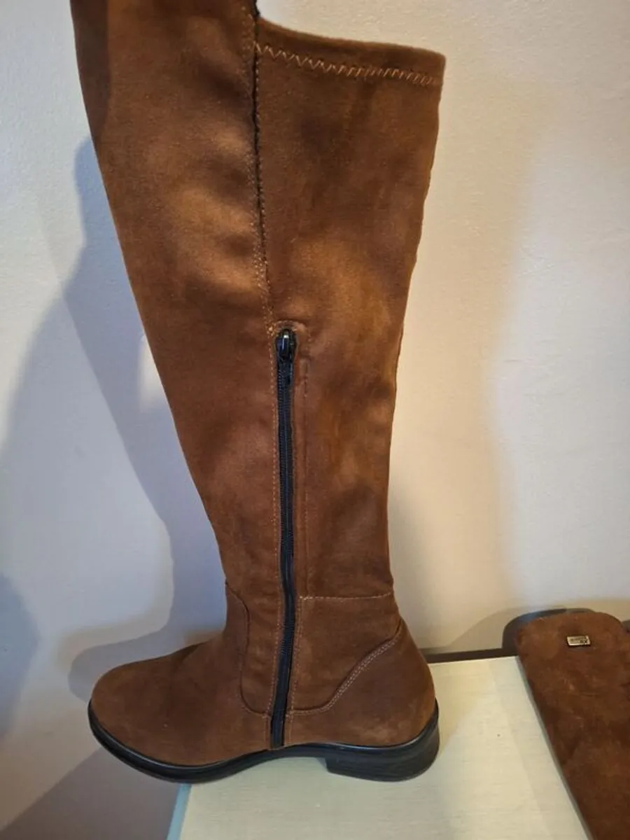 knee high boots - Image 2