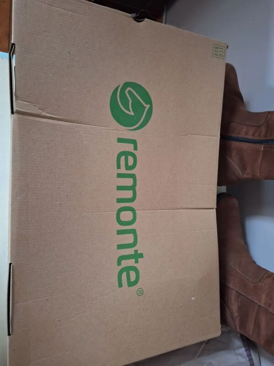 knee high boots - Image 4