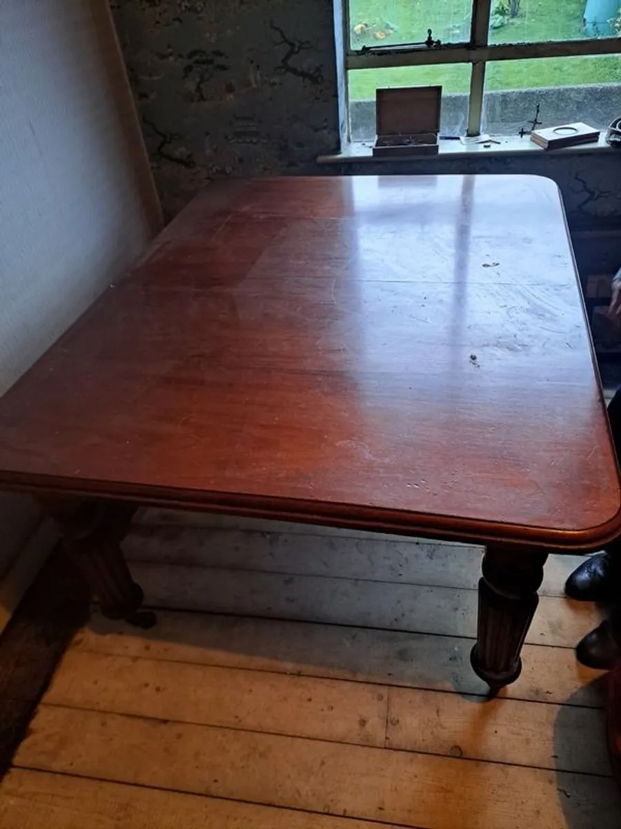 Mahogany table - Image 1