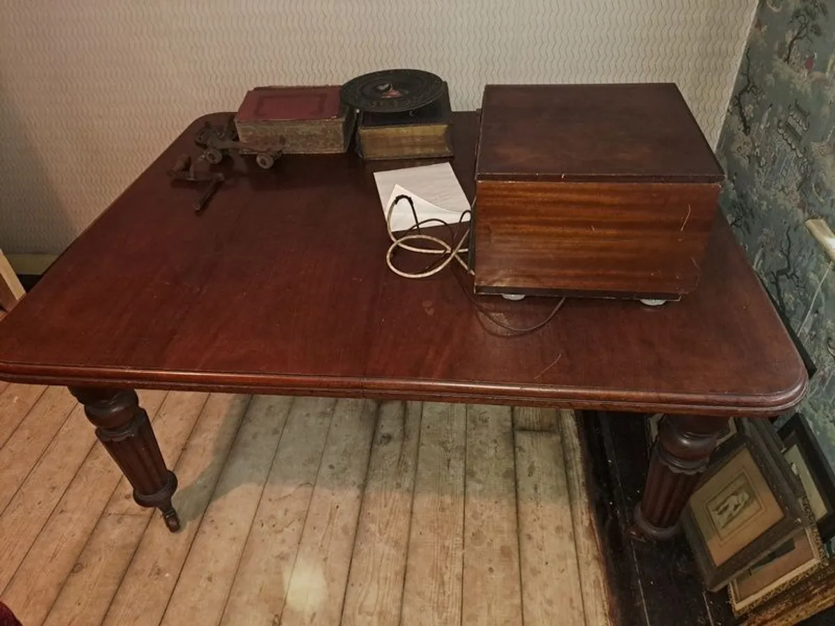 Mahogany table - Image 2