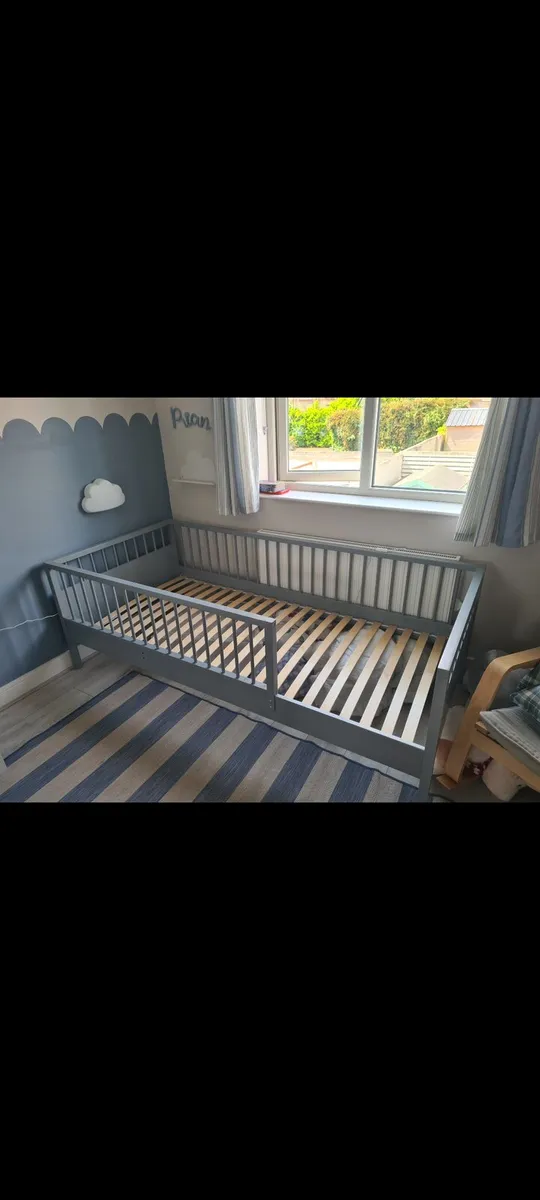 Single bed with rail - Image 1
