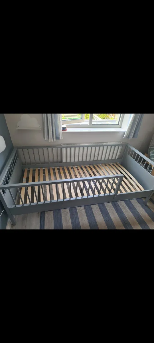 Single bed with rail - Image 2