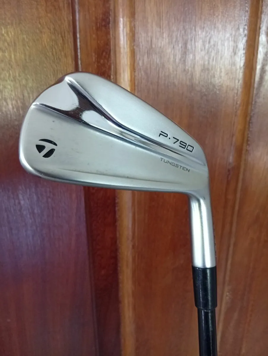TaylorMade p790 Tungsten 2 Iron as New - Image 1