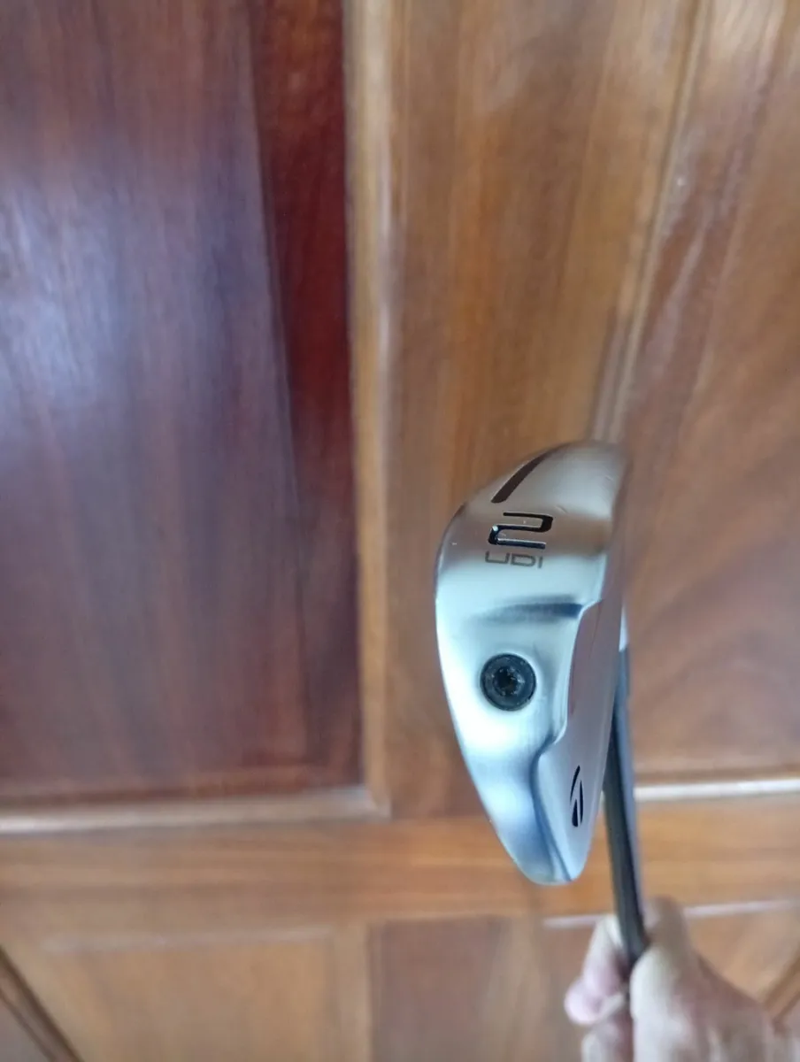 TaylorMade p790 Tungsten 2 Iron as New - Image 4