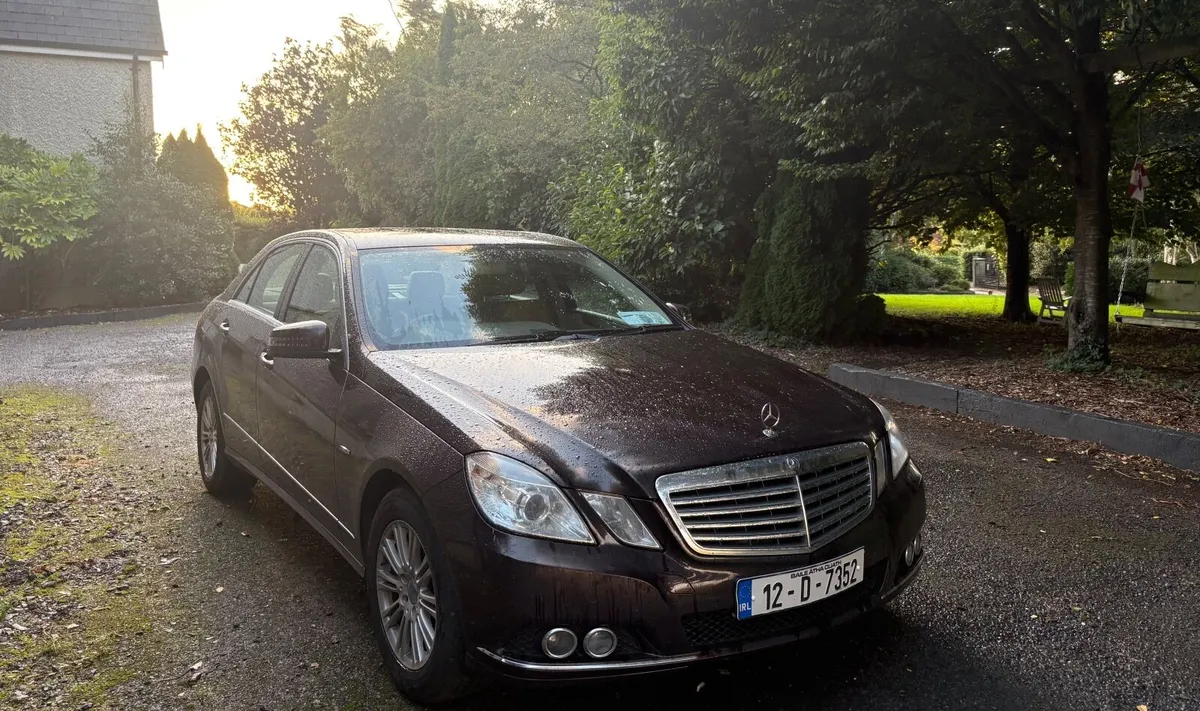 Mercedes-Benz E-Class Elegance Edition Automatic - Image 1