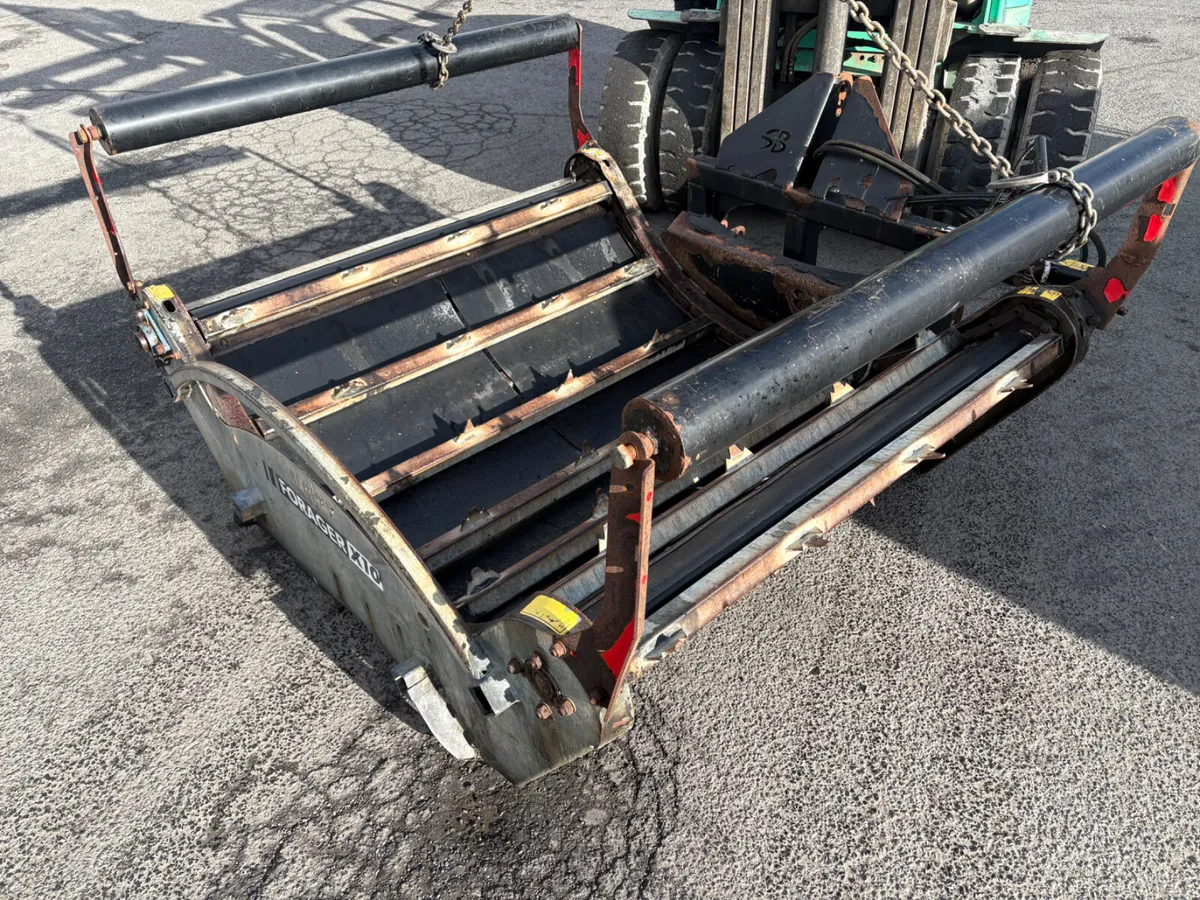 Blaney Bale feeder - Image 2