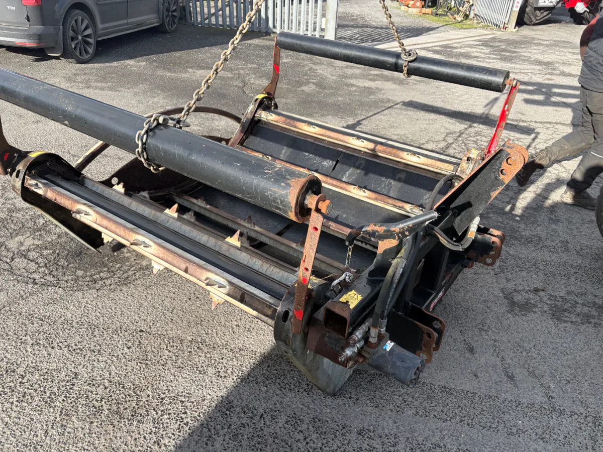 Blaney Bale feeder - Image 3