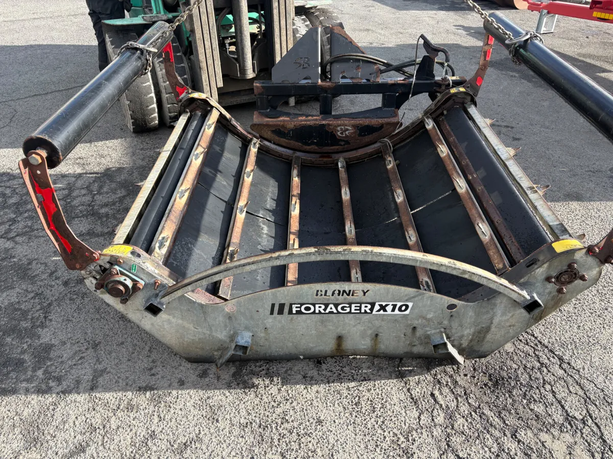 Blaney Bale feeder - Image 1