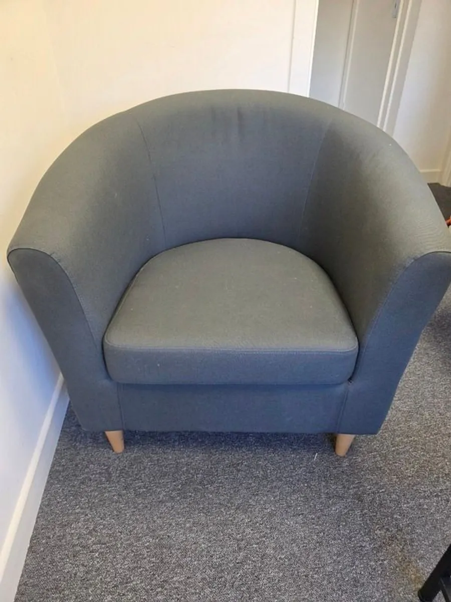 Tub chairs x 2 - Image 1