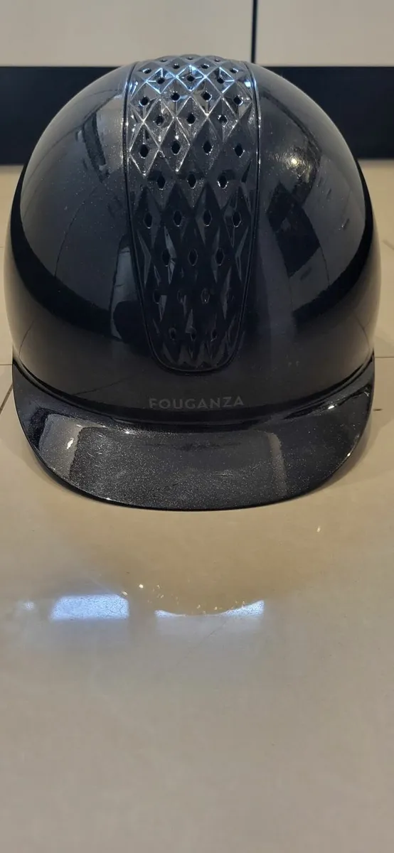 2x horse riding helmet - Image 1