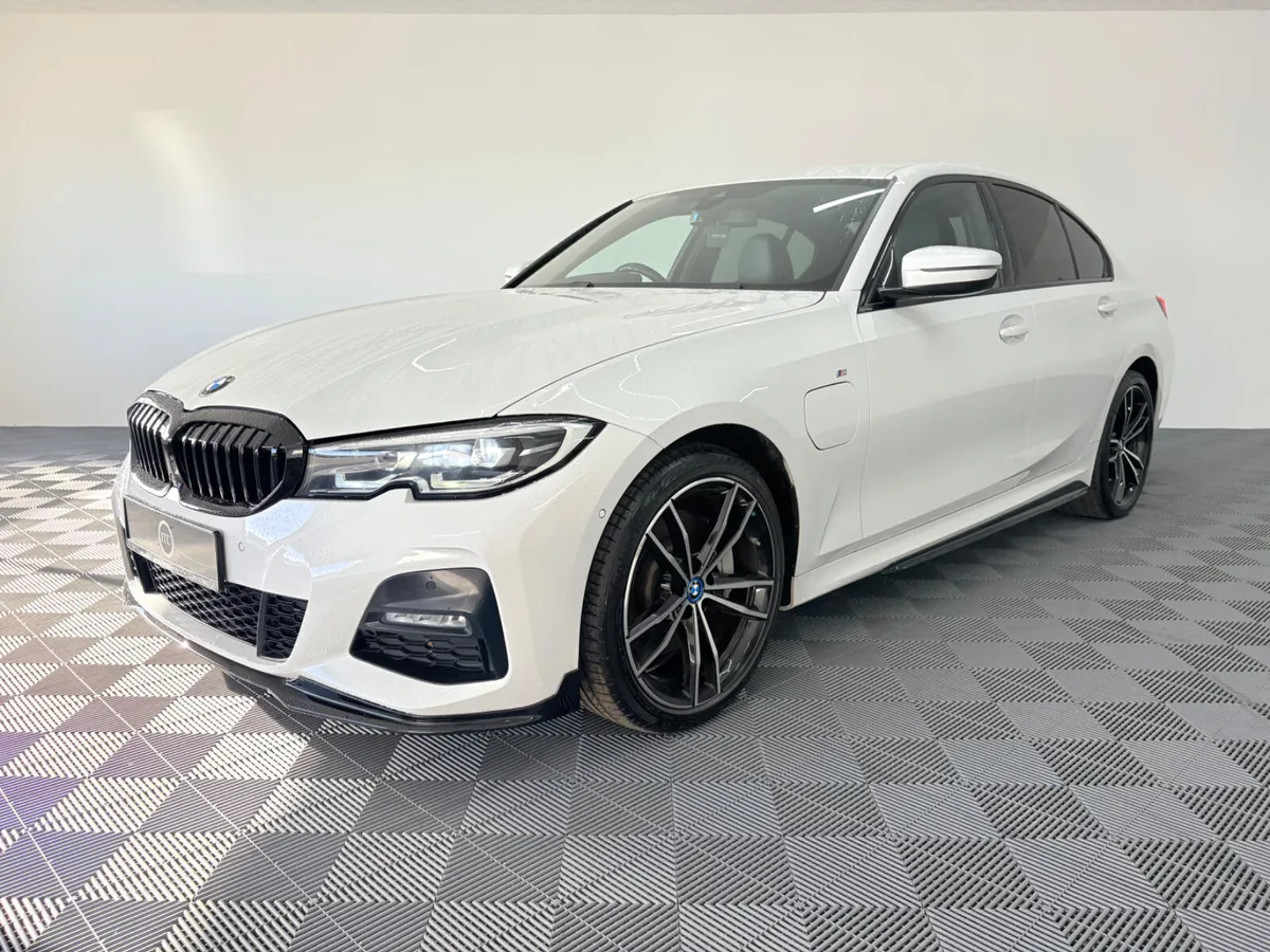 2020 BMW 3-Series M Performance Hybrid - Image 4