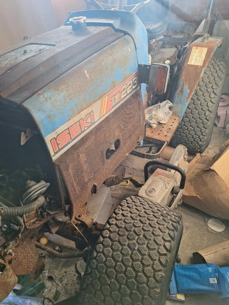 Iseki tm 223 compact tractor - Image 2