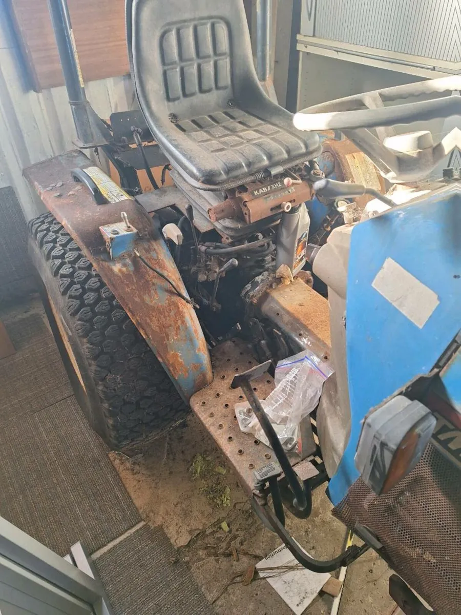 Iseki tm 223 compact tractor - Image 3