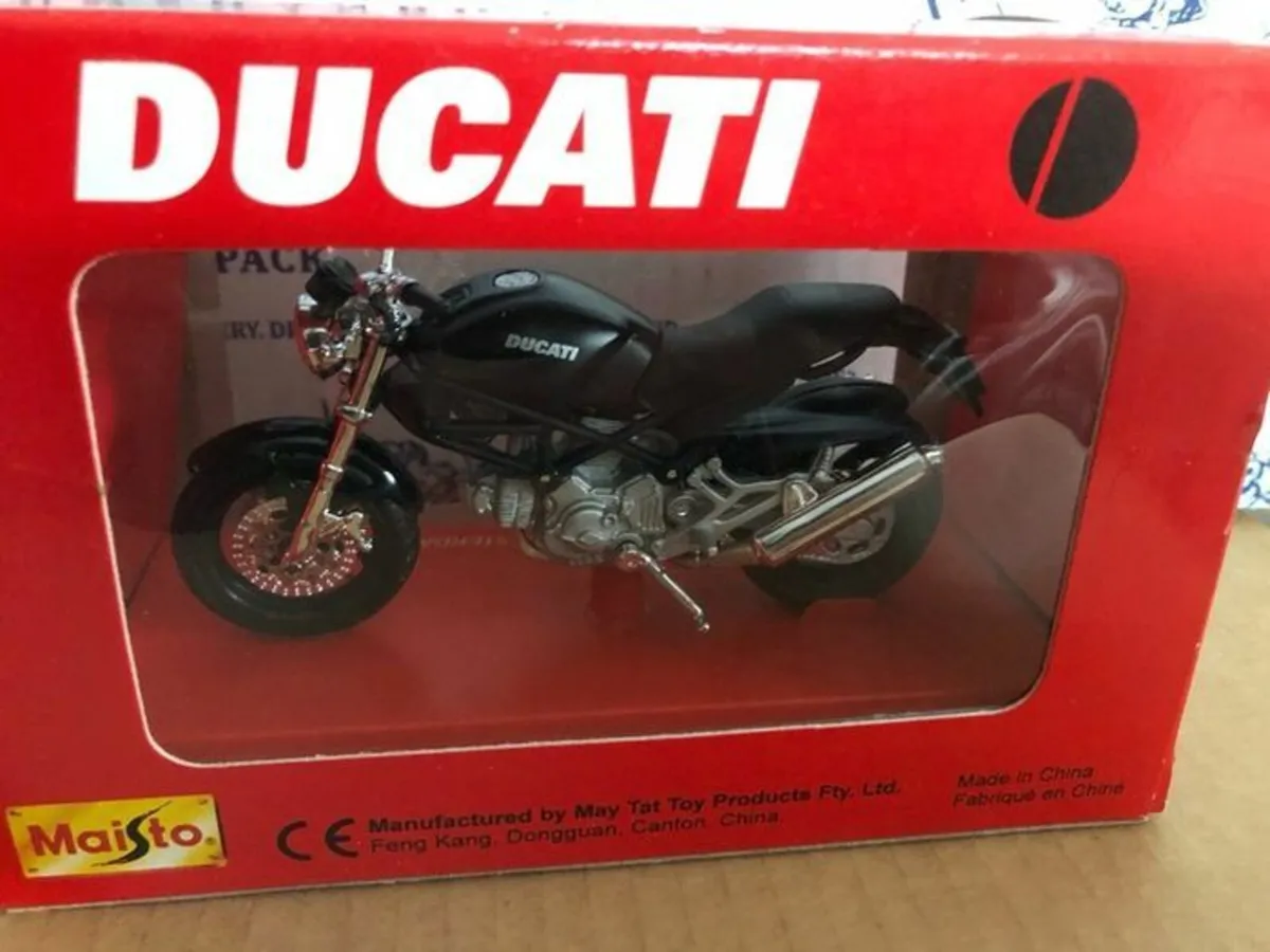 1/18  Ducati Monster Dark - Image 3