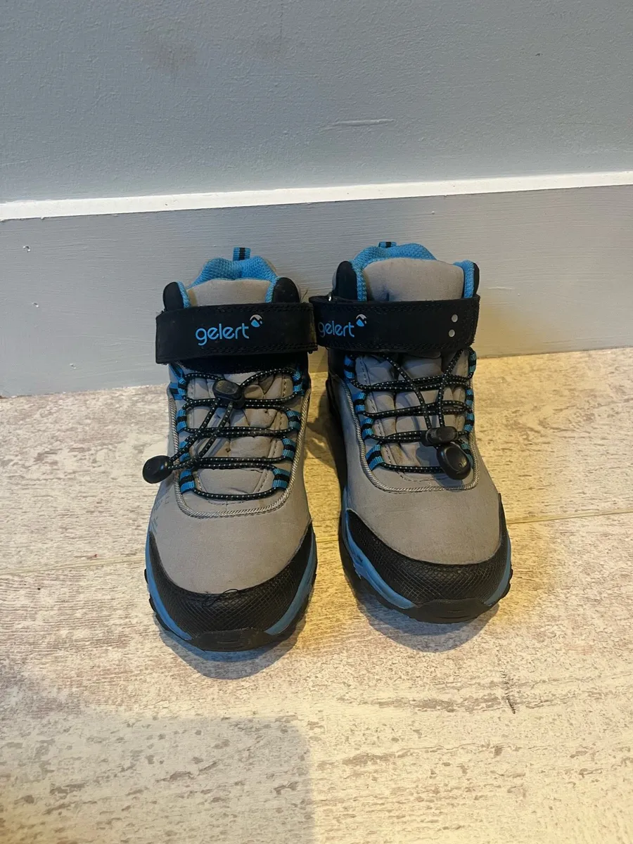 Kids hiking boots - Image 1