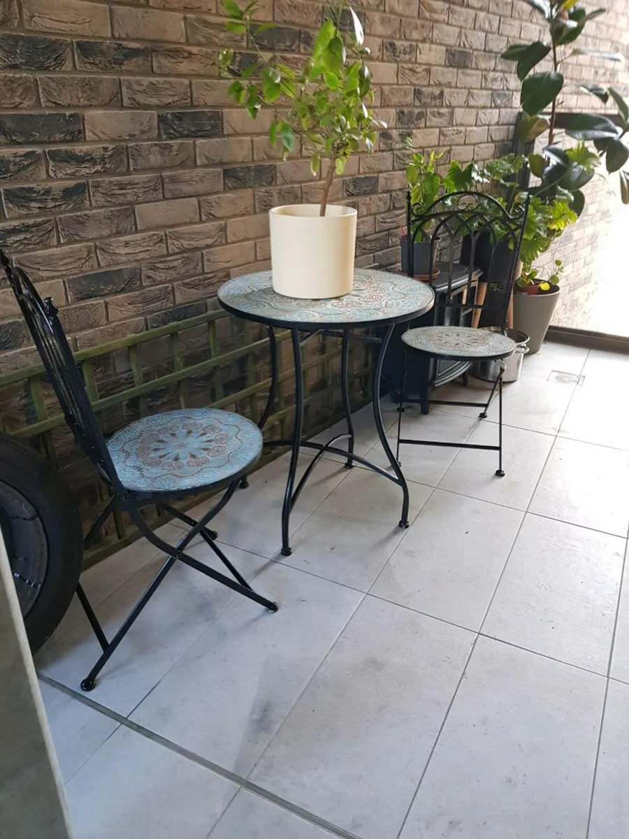 Garden table and chairs - Image 4