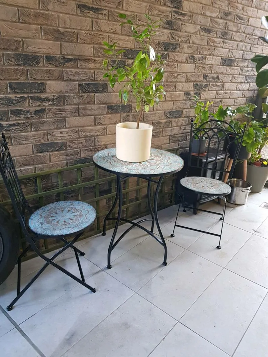 Garden table and chairs - Image 1