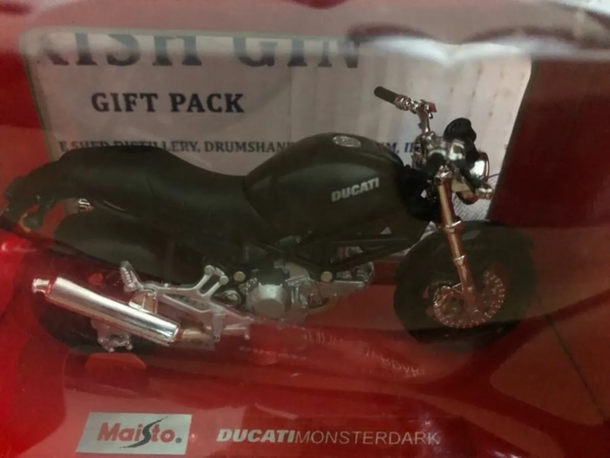 1/18  Ducati Monster Dark - Image 2