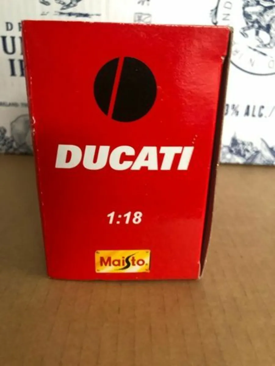 1/18  Ducati Monster Dark - Image 4