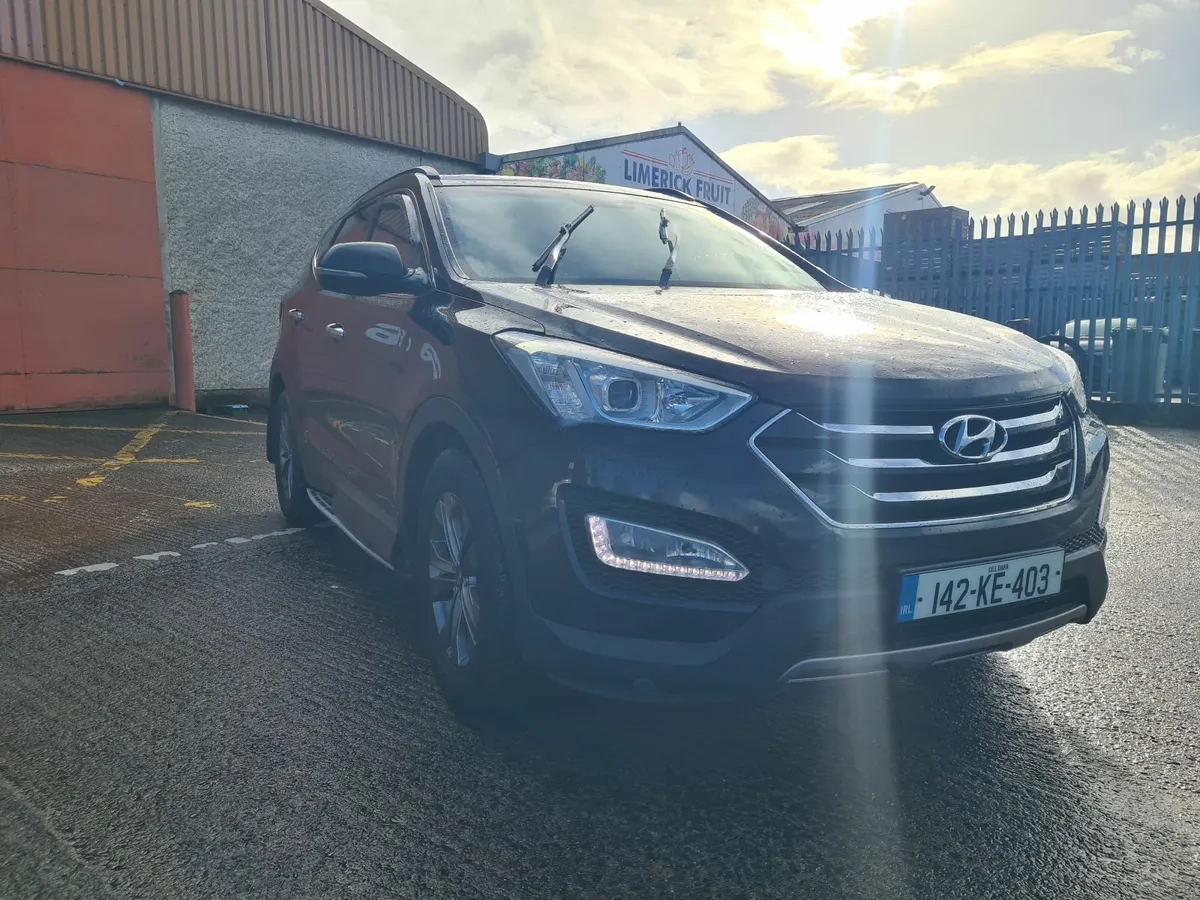 2014 Sante Fe executive  4x4, 7seater - Image 1
