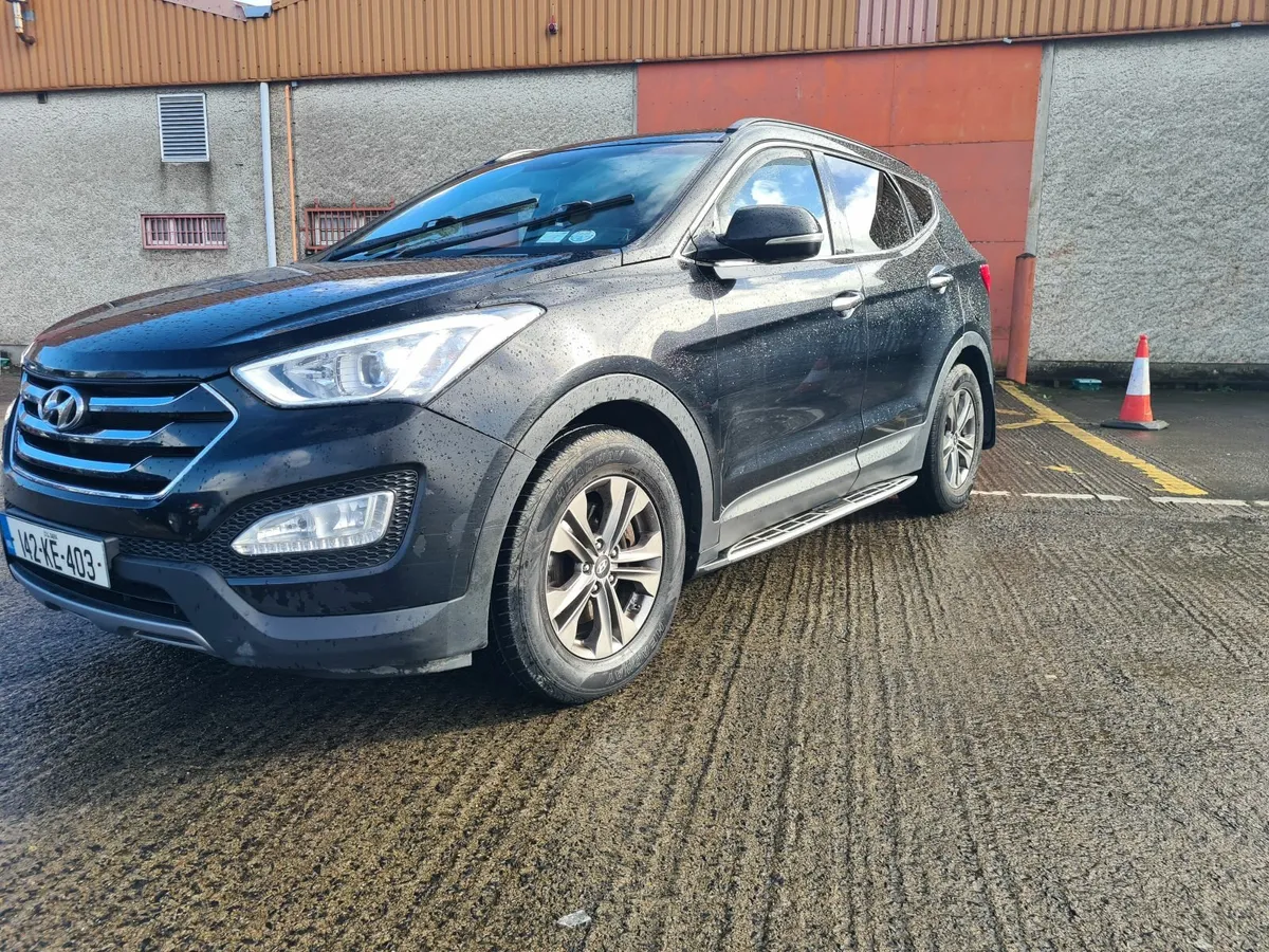 2014 Sante Fe executive  4x4, 7seater - Image 2