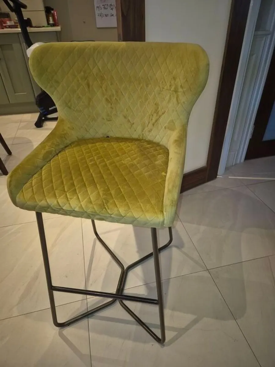 4 Bar Stools - Image 1