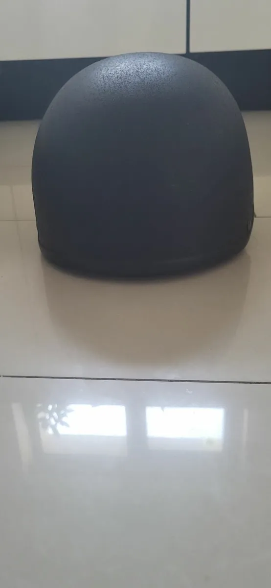 2x horse riding helmet - Image 4