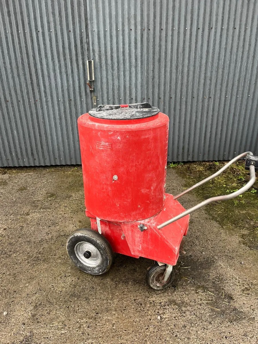 Cubicle lime spreader - Image 1