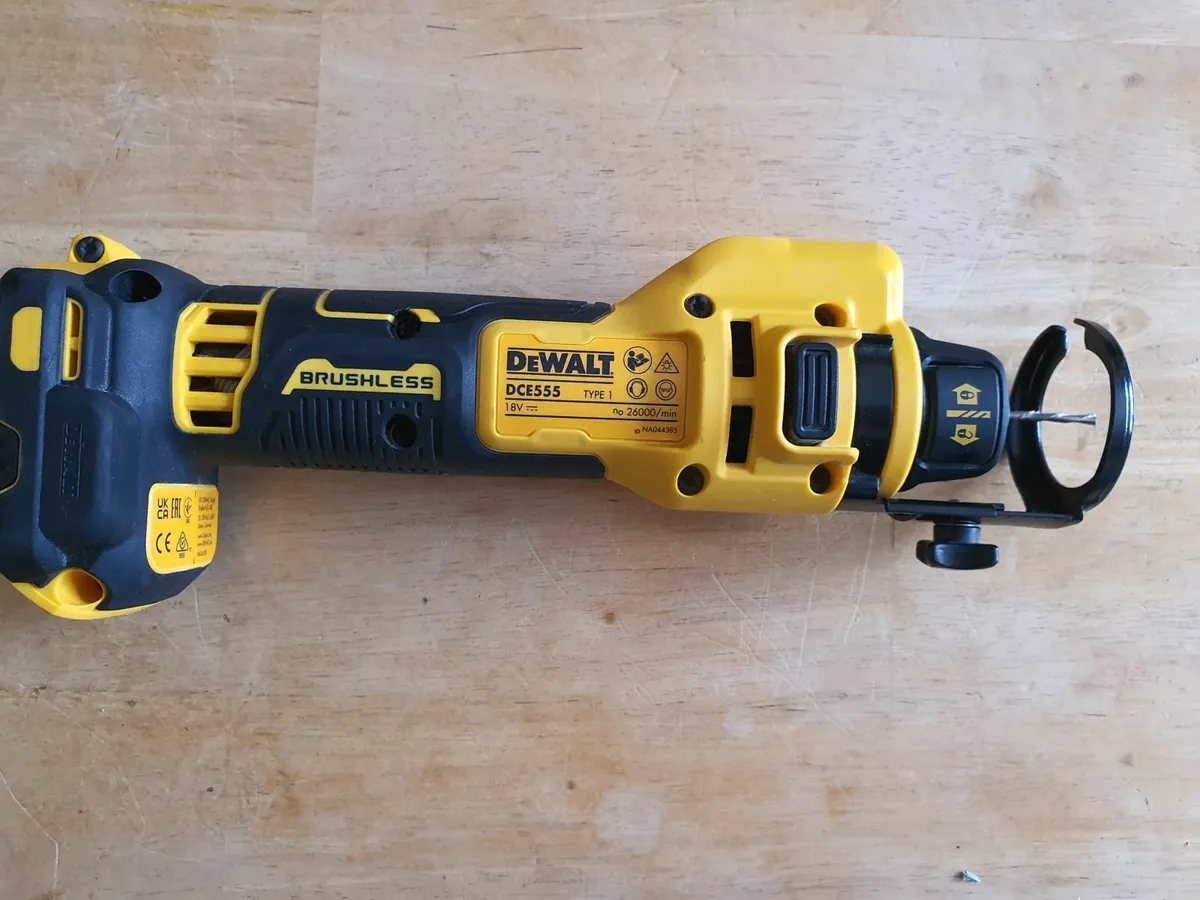 18V DeWALT Brushless Drywall Cut-Off Tool - Image 2