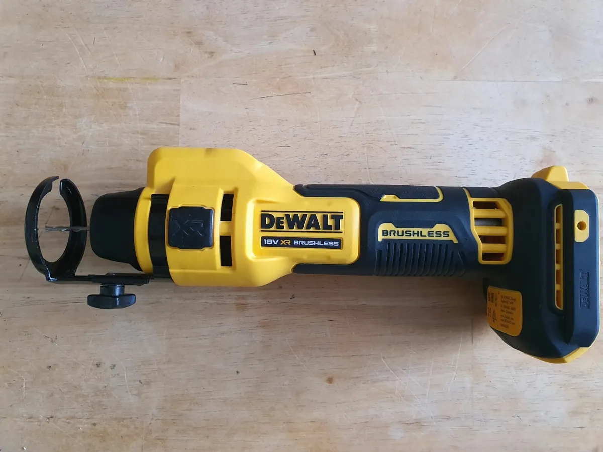 18V DeWALT Brushless Drywall Cut-Off Tool - Image 1