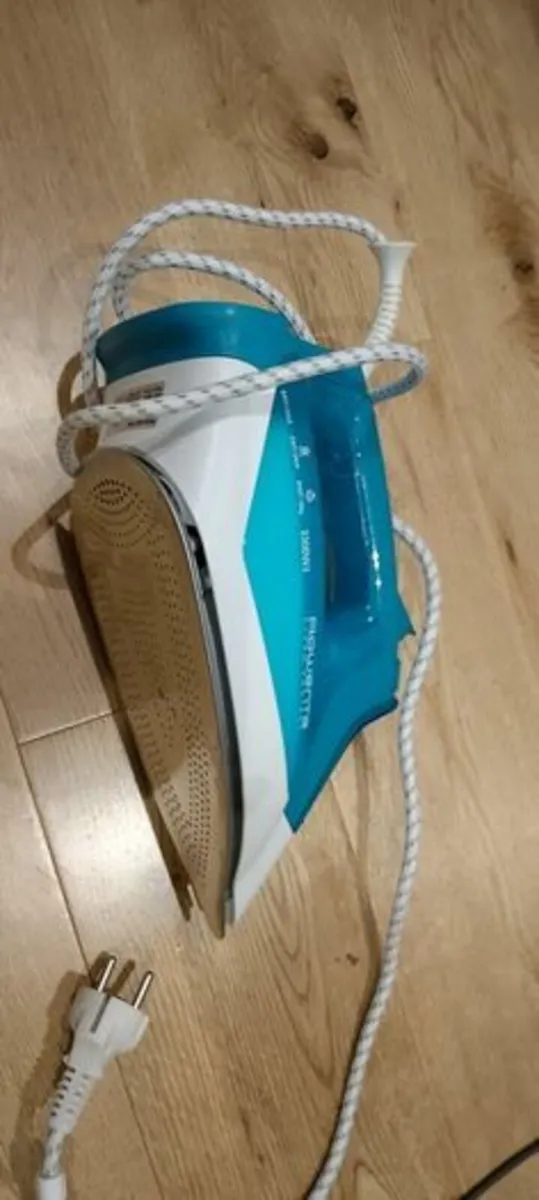 Vitek VT-8307 Steam Iron