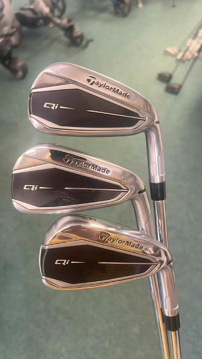 AS NEW Taylormade Qi 5-SW Regular €1199 Now €849. - Image 1