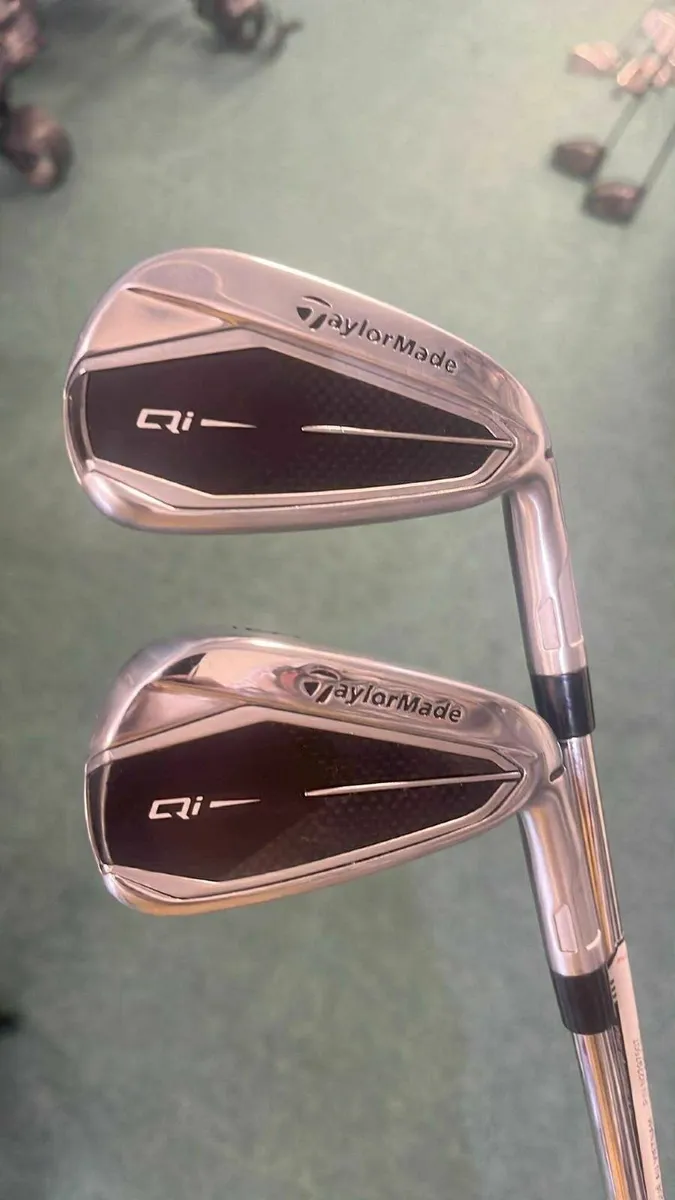 AS NEW Taylormade Qi 5-SW Regular €1199 Now €849. - Image 2