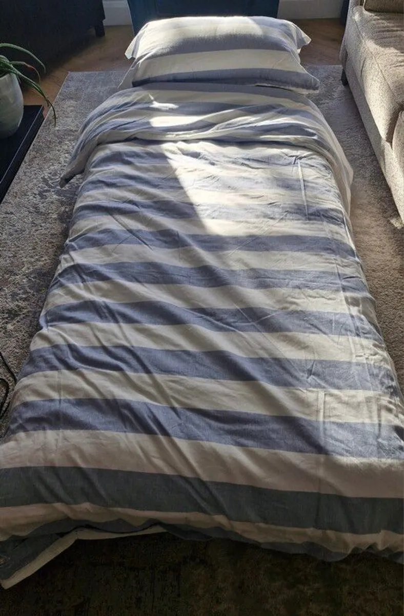 Armchair bed in perfect condition - Image 3