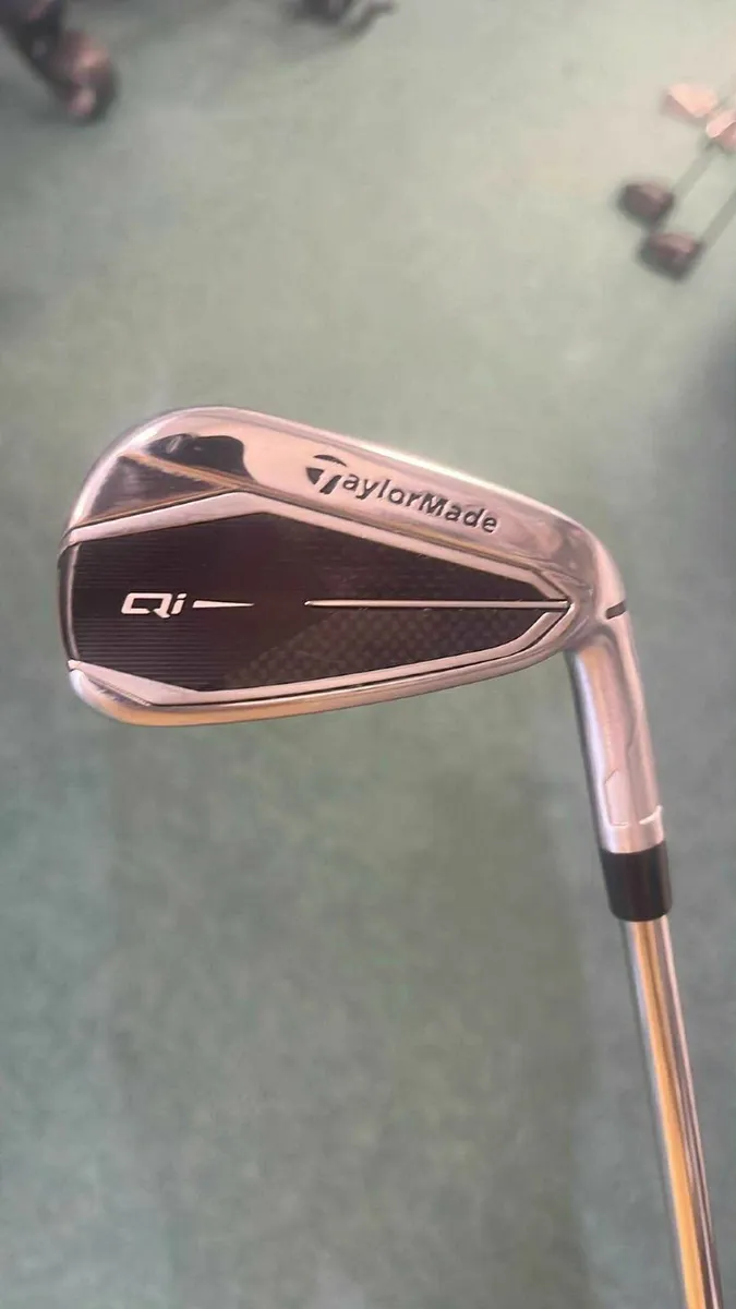 AS NEW Taylormade Qi 5-SW Regular €1199 Now €849. - Image 4
