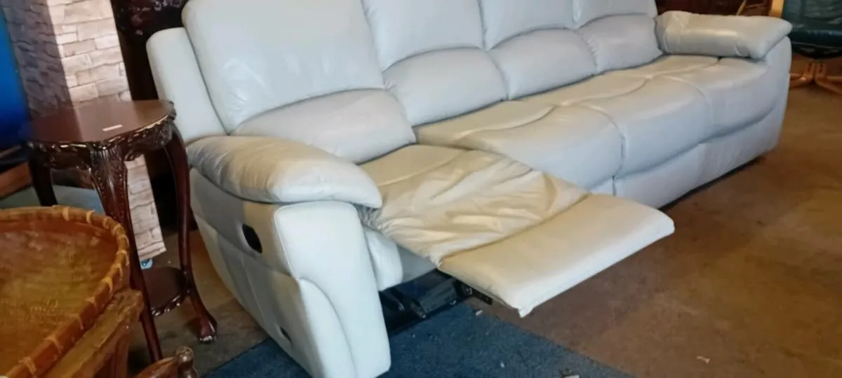 Large Four Seat Leather Recliner Sofa - Image 4