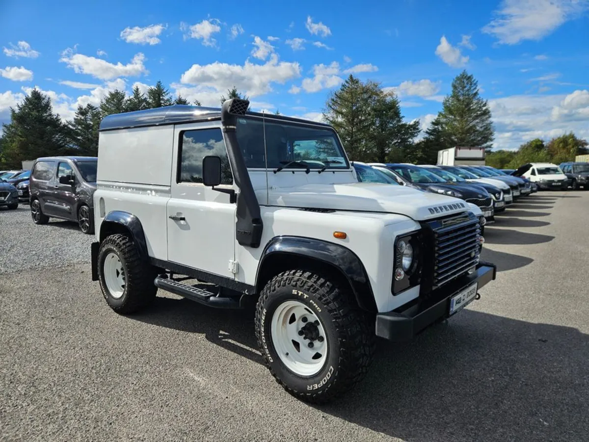 Land Rover Defender 90 Hard TOP TD 4X4 - Image 1