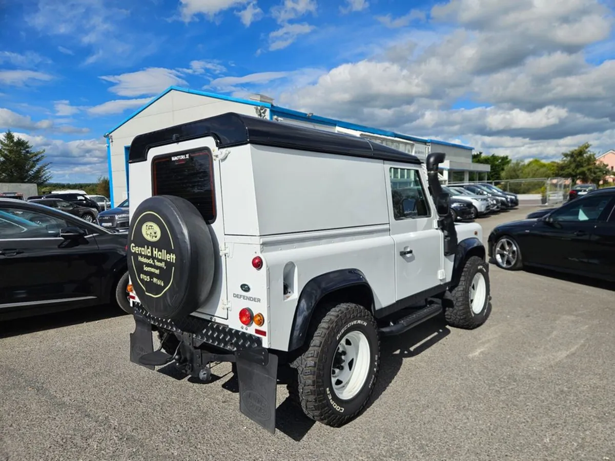 Land Rover Defender 90 Hard TOP TD 4X4 - Image 4