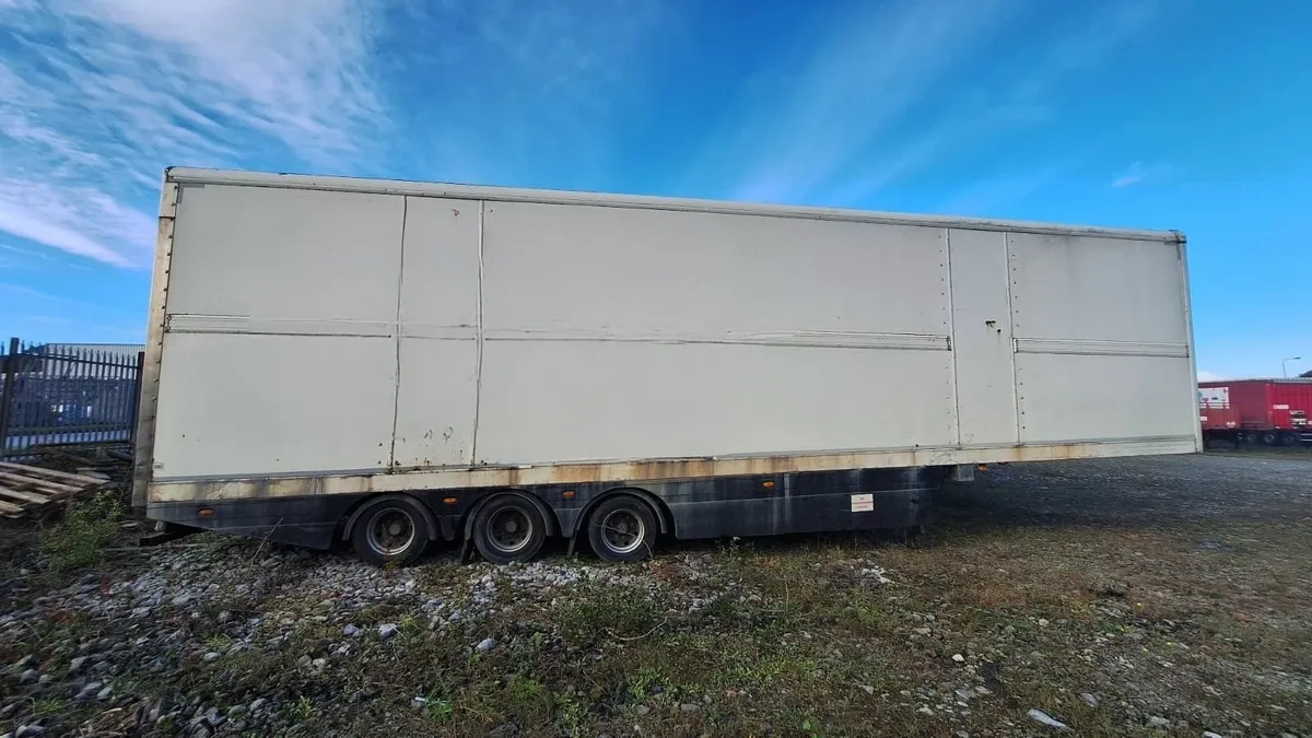 Renault Premium 2011 - Image 2