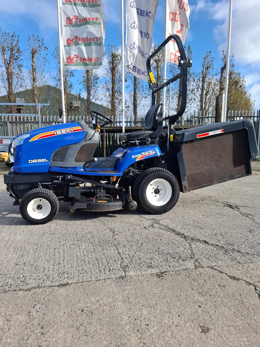 Iseki SXG323 Low Dump Mower - Image 2