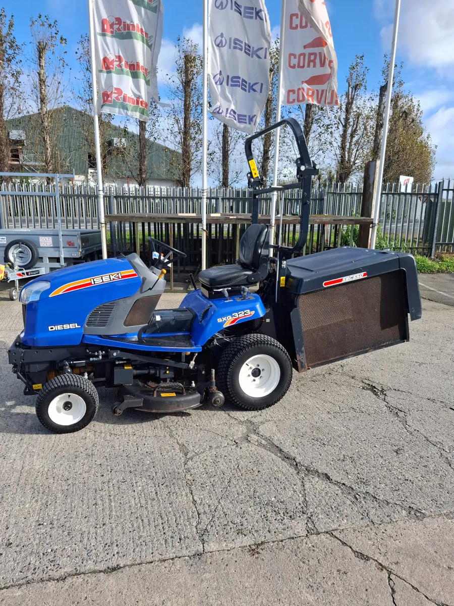 Iseki SXG323 Low Dump Mower - Image 4