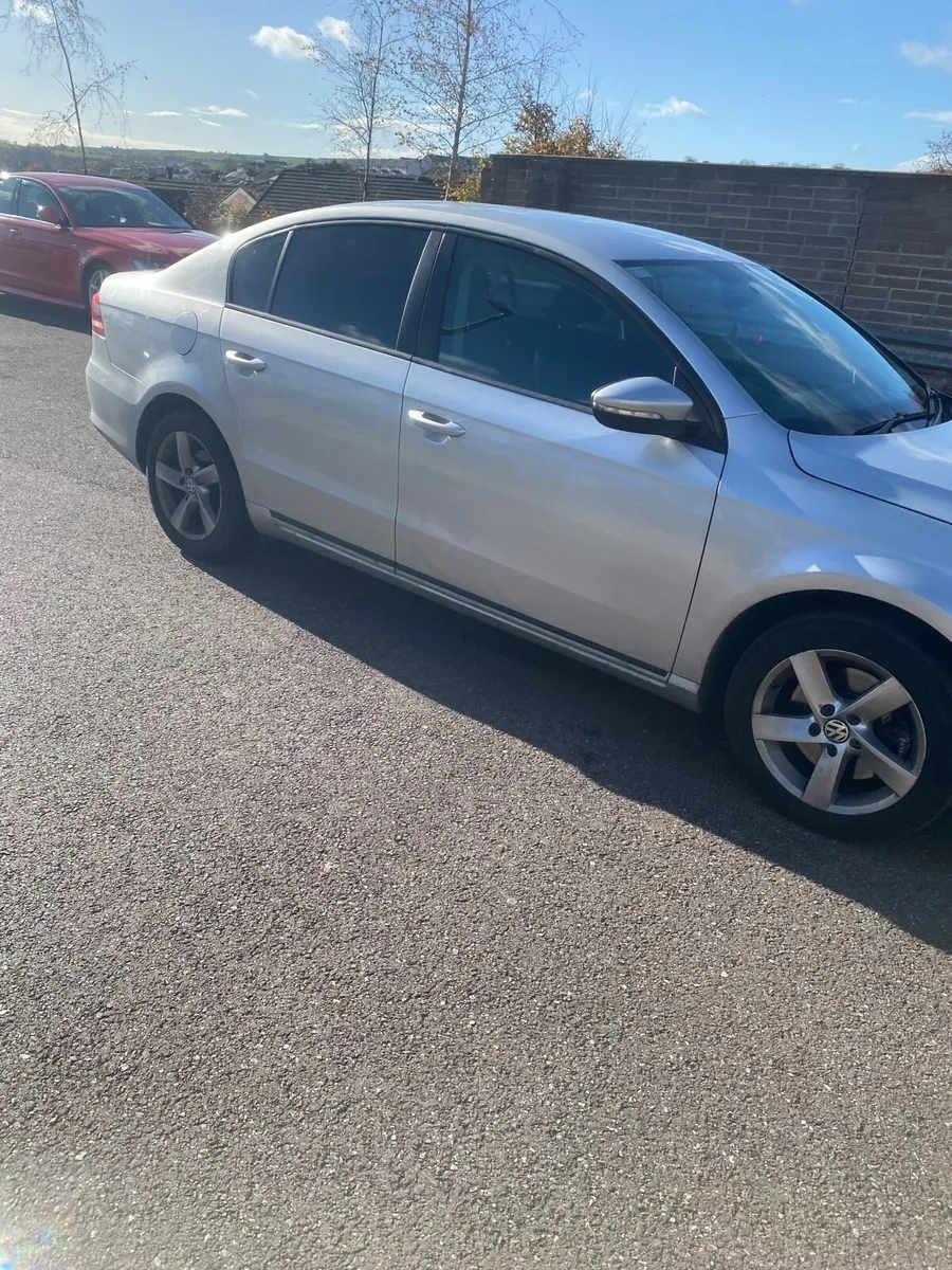 Volkswagen Passat - Image 2