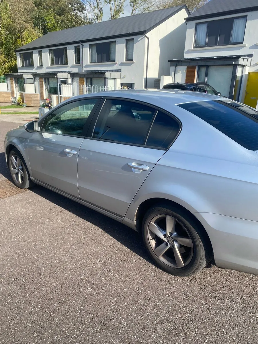 Volkswagen Passat - Image 4