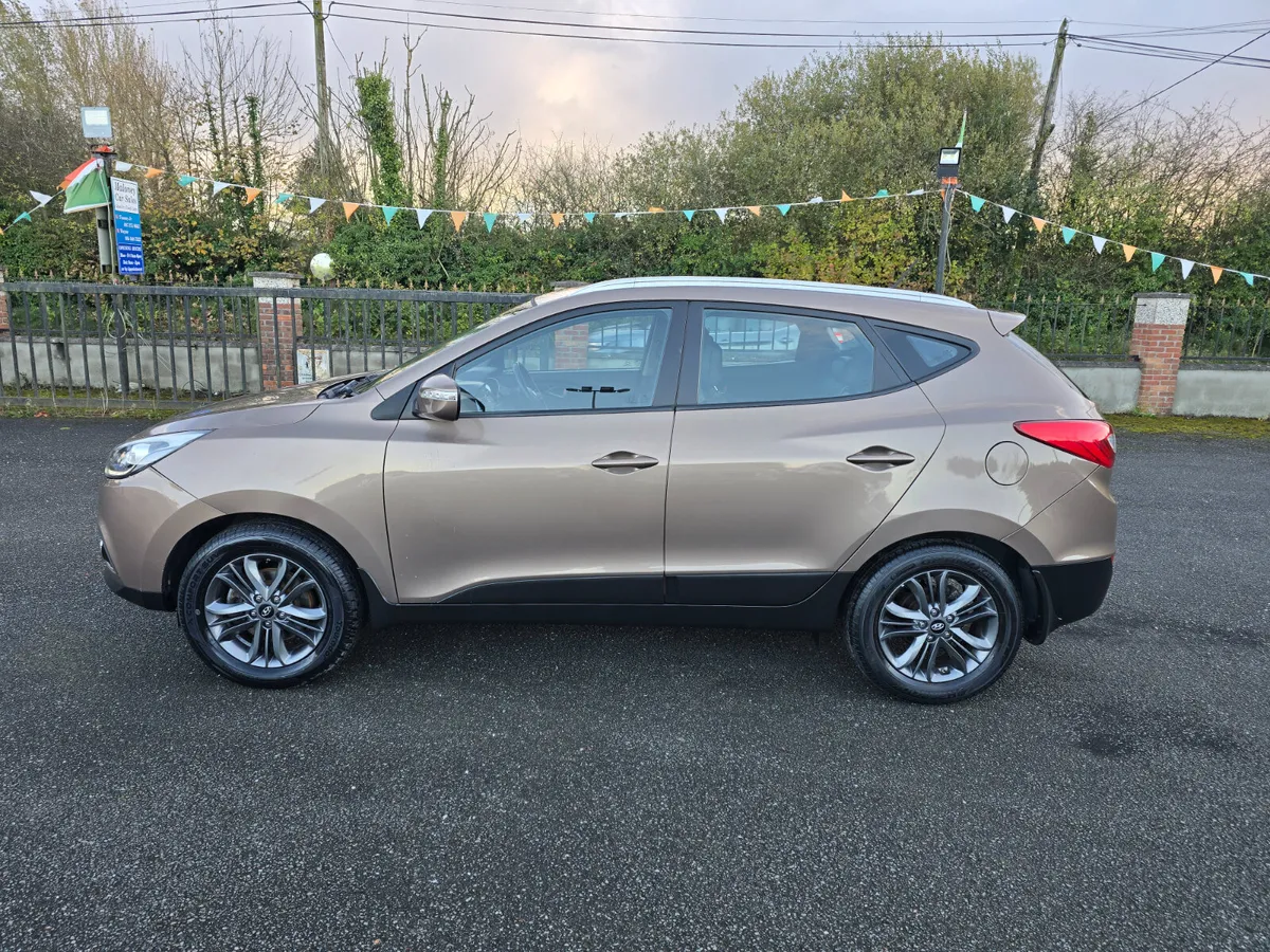 Hyundai ix35 EXECUTIVE Low Mileage - Image 4
